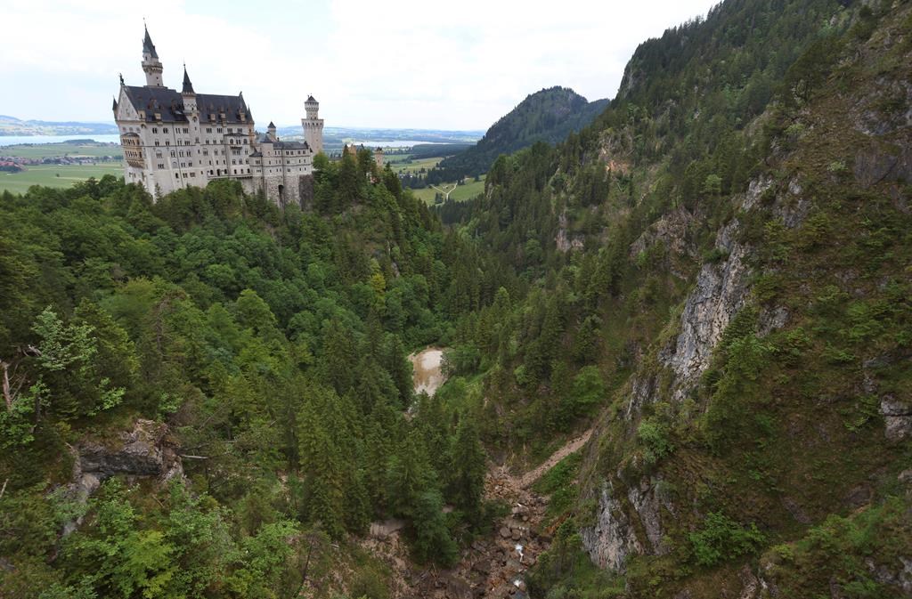 Women Pushed Into Ravine At German Castle Were Recent Illinois College ...