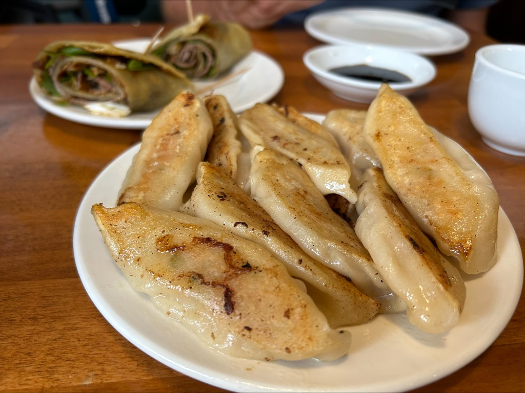 Mom's recipes at the heart of popular dumpling restaurant in Toronto's Chinatown