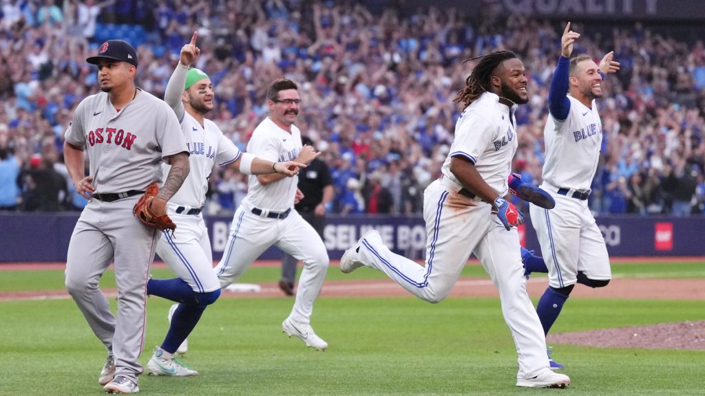 Alejandro Kirk's two-run double, 08/30/2023