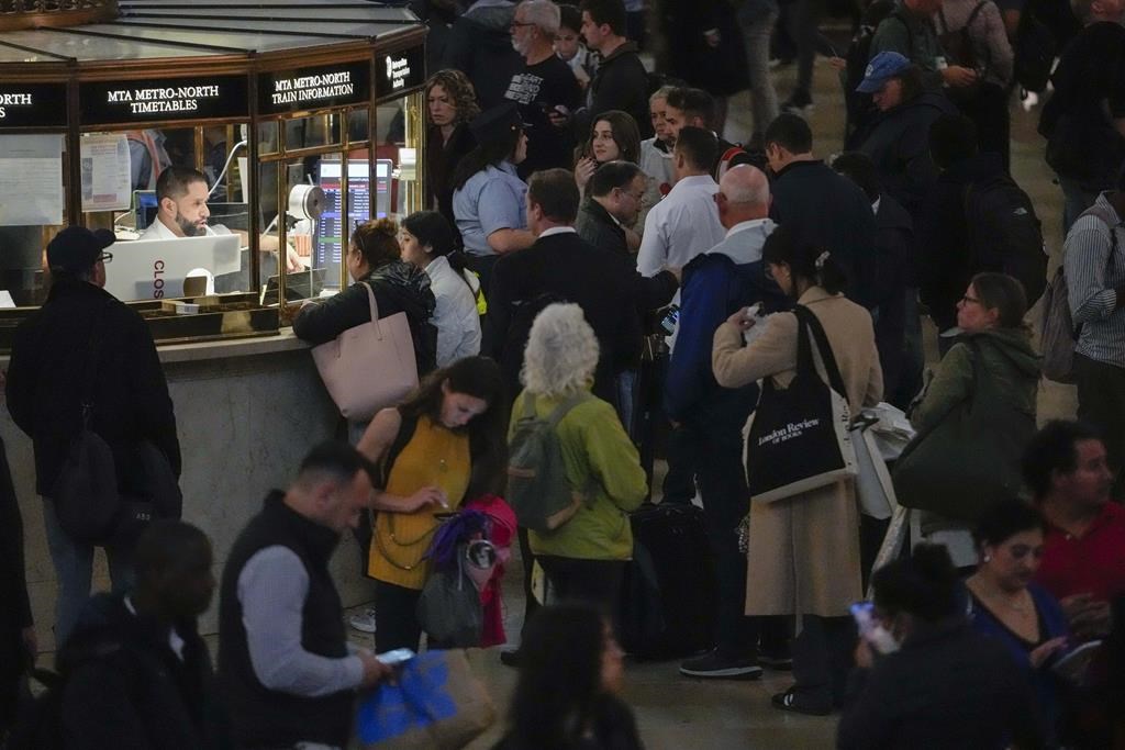 Amtrak Service Disrupted on New York City-Albany Line for Second Day - The  New York Times