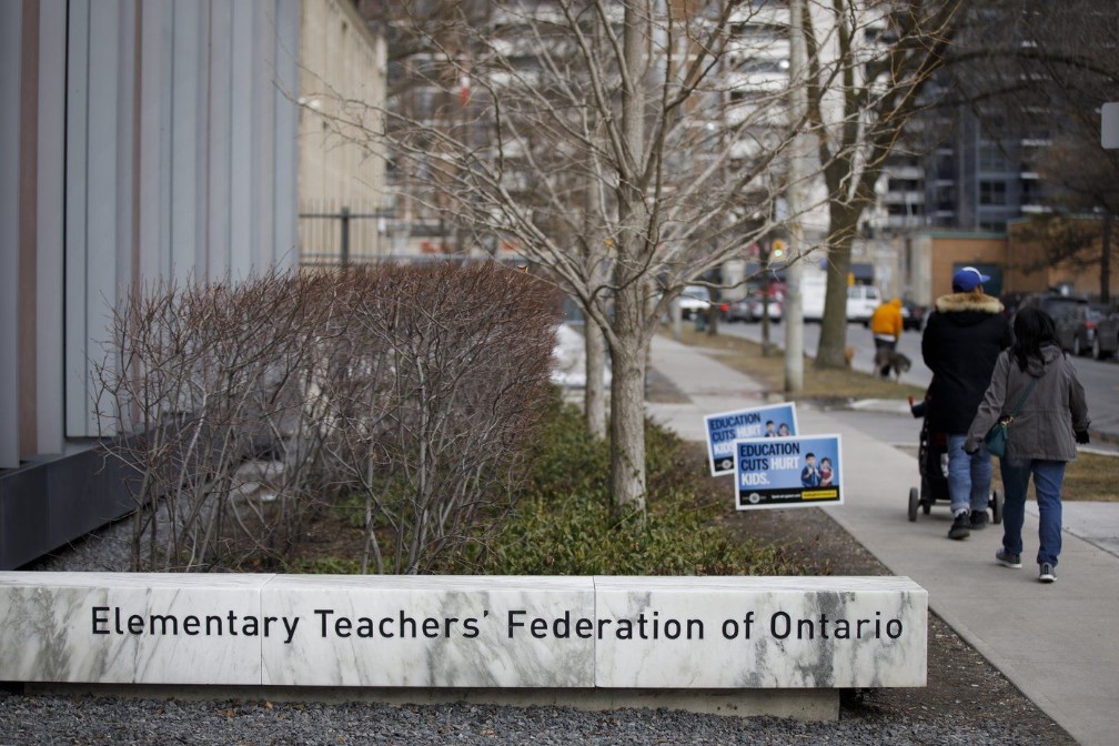 安大略省将为部分教师和教育工作者提供追溯工资涨幅