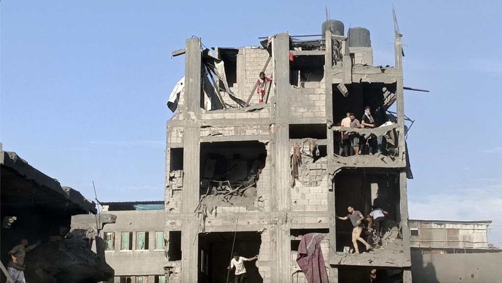 Live Updates | Deluge Of Israeli Airstrikes Destroy Apartments In Gaza ...