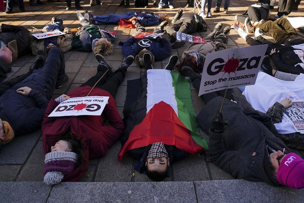 London pro-Palestinian march passes off peacefully but police clash