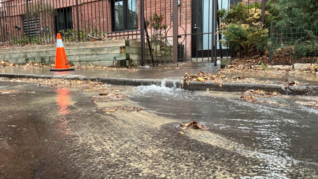 City notified after water pipe bursts, flooding roadway in Toronto's east-end