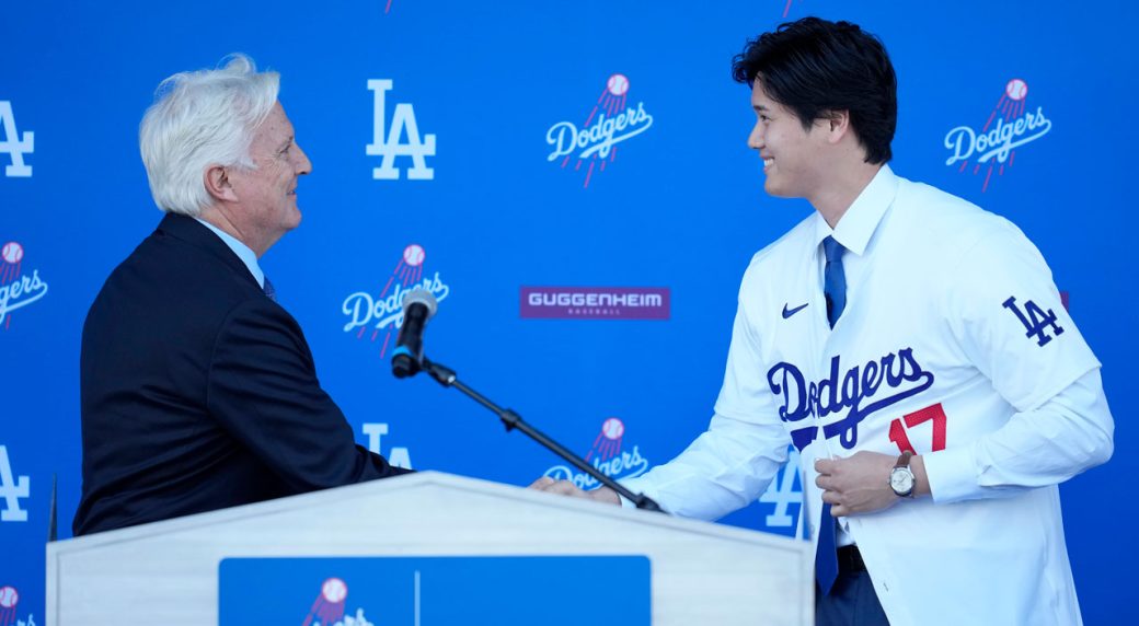 Ohtani introduced by Dodgers, won't discuss Blue Jays or others