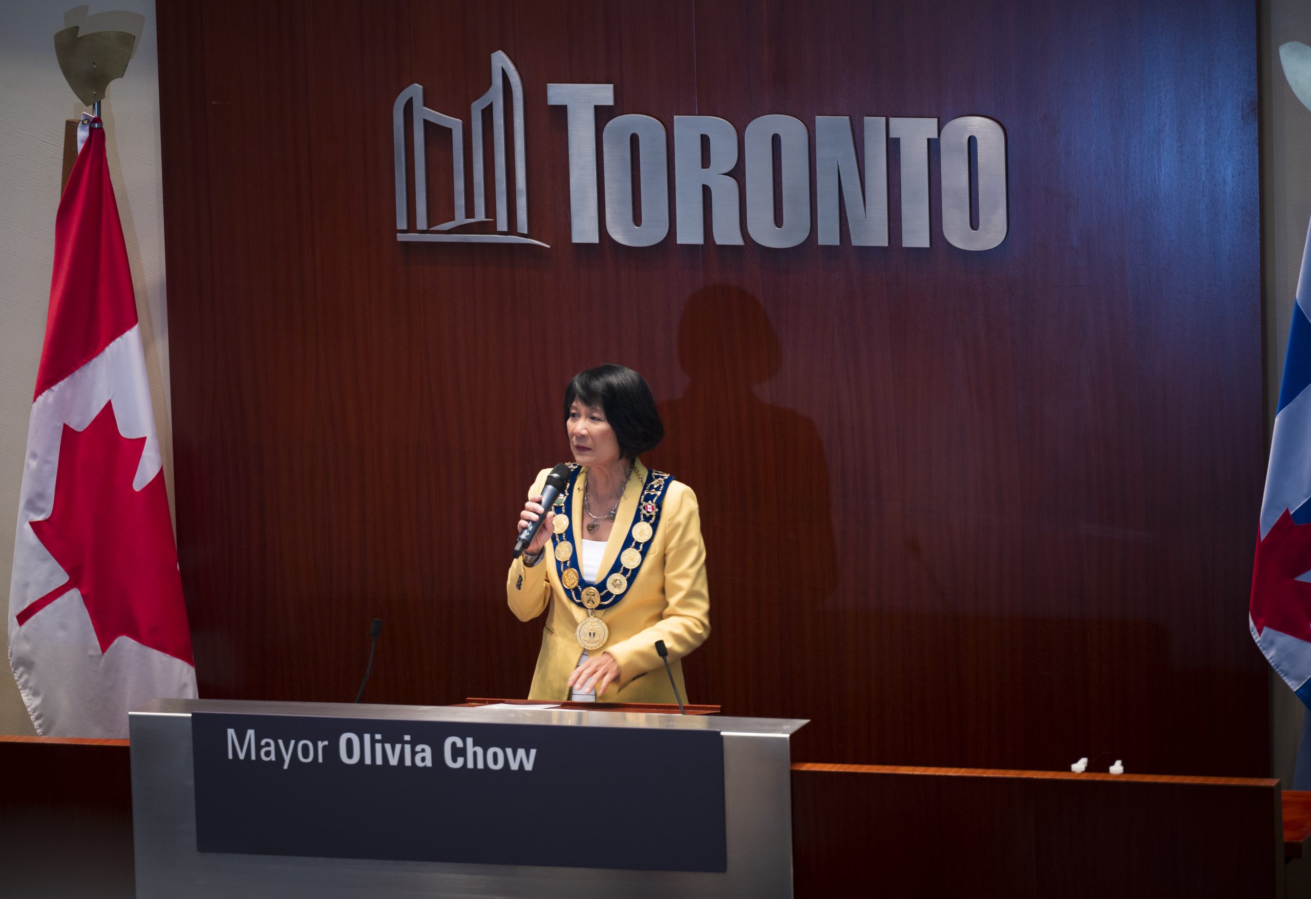 住房危机给Chow作为市长的头六个月带来了高低点