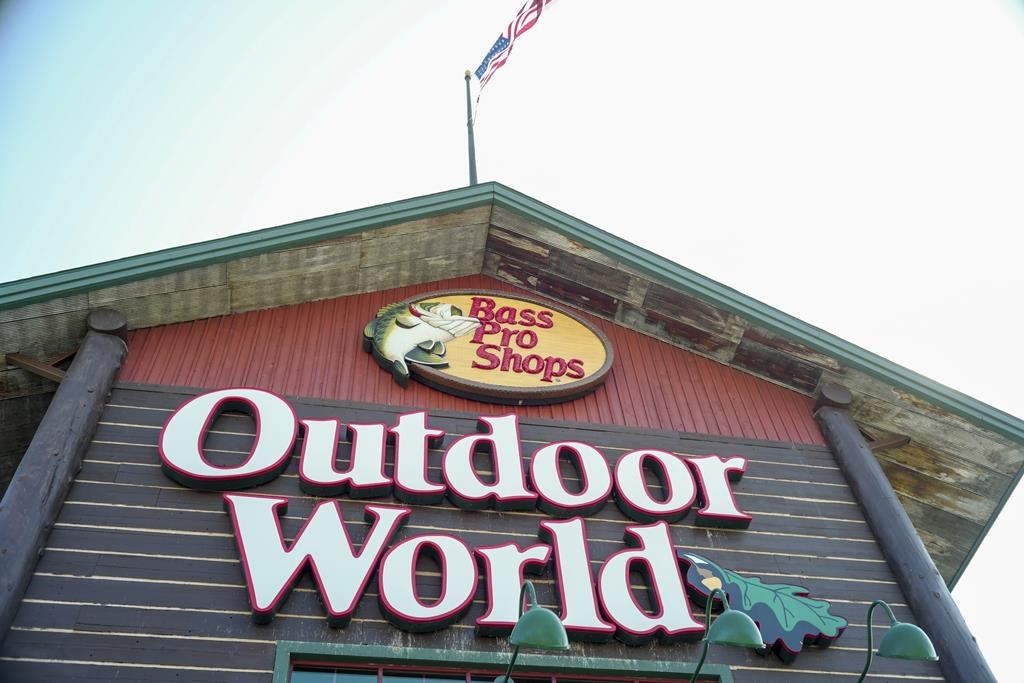 Nude man nabbed by police after 'cannonball' plunge into giant aquarium at  Bass Pro Shop in Alabama