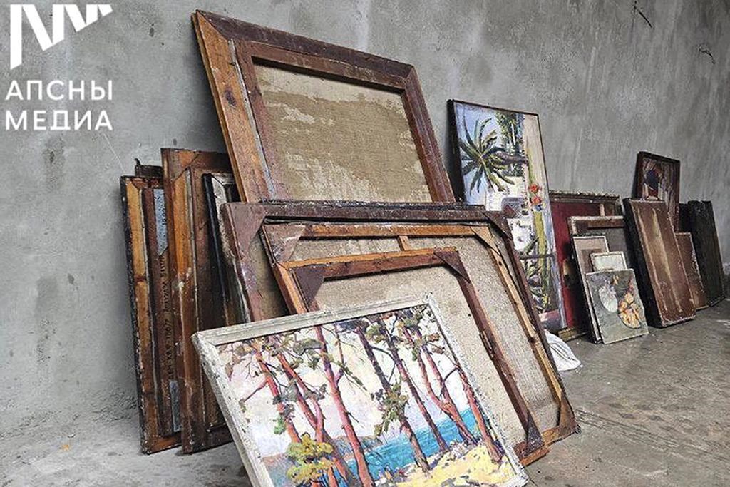 Fire destroys thousands works of art at the main gallery in Georgia's separatist region of Abkhazia