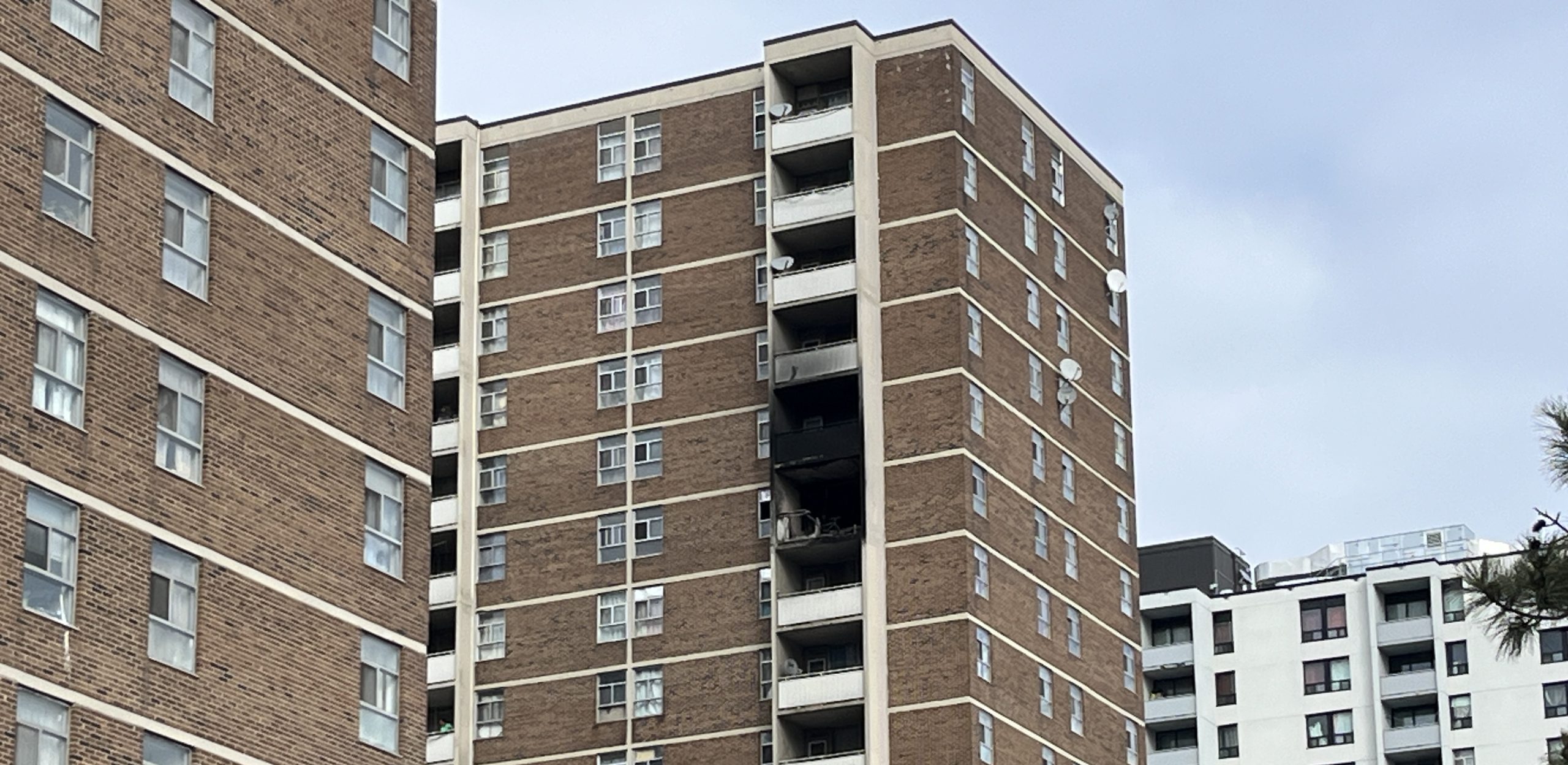 15th floor apartment catches fire in North York