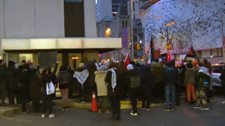 加拿大和意大利领导人参与的多伦多活动被亲巴勒斯坦的抗议者打断
