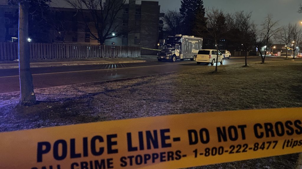 Shooting outside Etobicoke apartment leaves 1 male dead