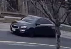 警方正在寻找向万锦市住宅开枪的嫌疑人2