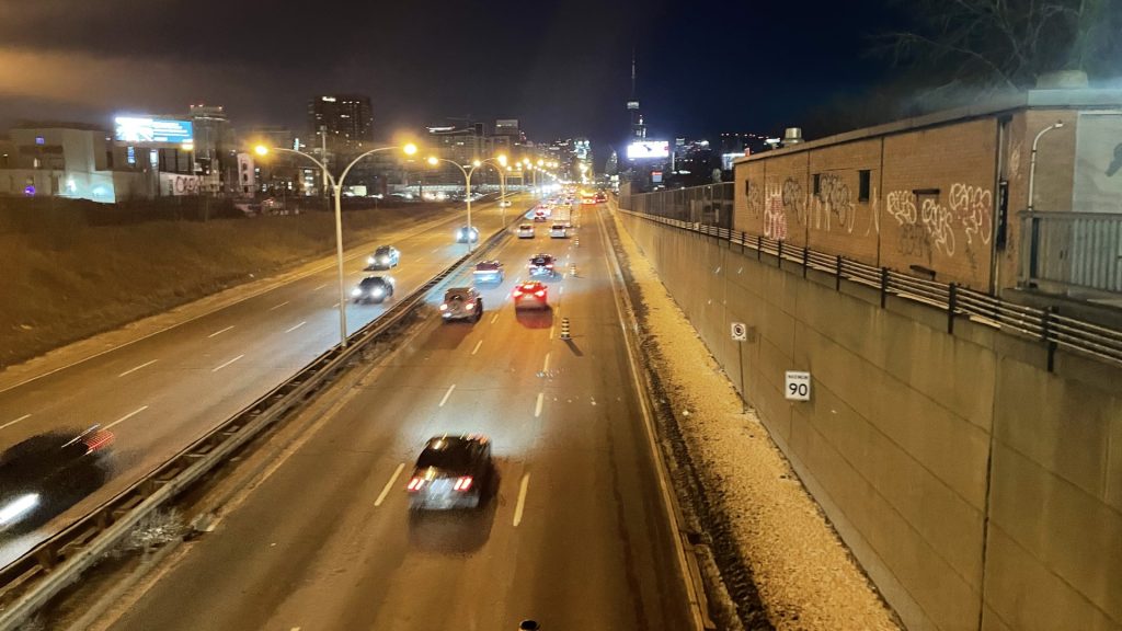 Eastbound Gardiner reduced to a lane between Dufferin and Strachan overnight