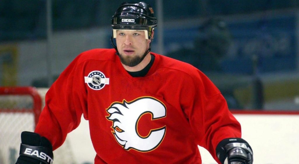 Former NHLer Chris Simon dead at 52