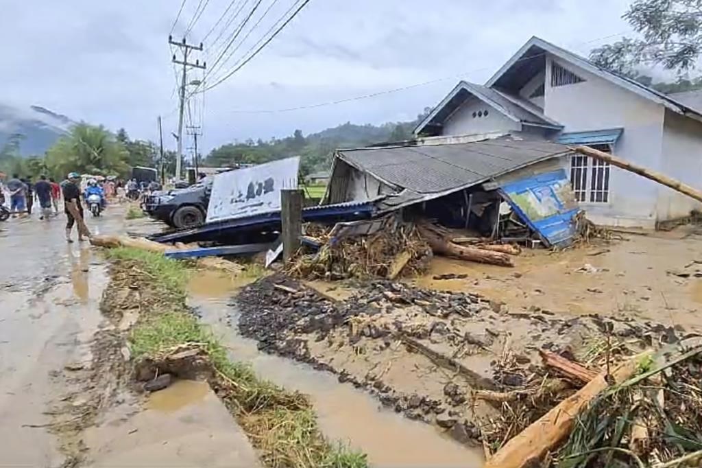 At Least 26 Dead And 11 Missing After Flash Floods And Landslides On ...