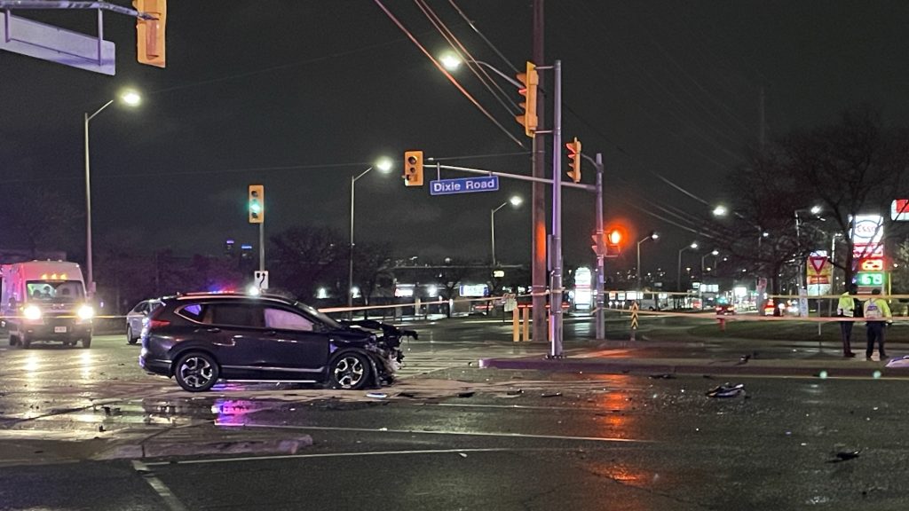Police allege driver involved in Mississauga crash that killed 2 was racing: Peel police