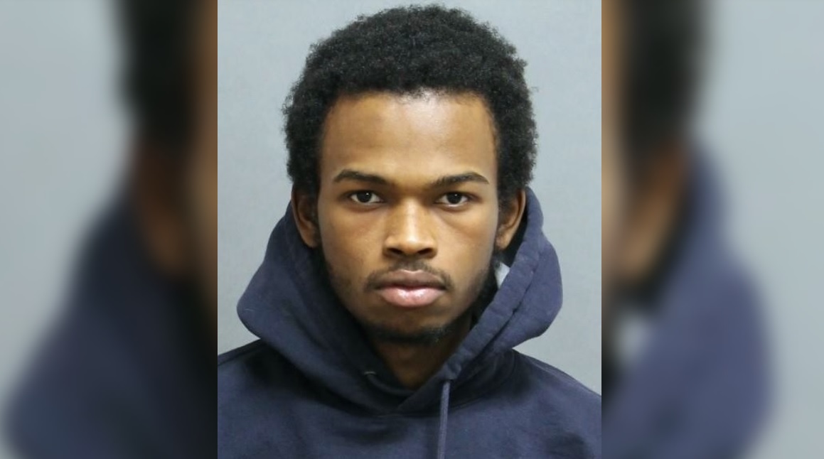19-year-old sought in armed Scarborough jewellery store robbery