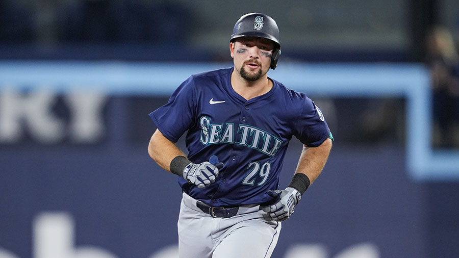 Mariners' Raleigh calls out Blue Jays' Schneider after game-winning home run