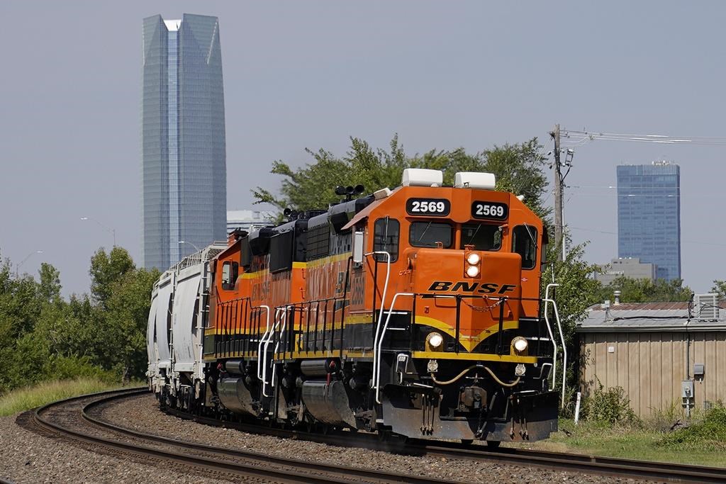 BNSF becomes 2nd major railroad to sign on to anonymous federal safety hotline for some workers