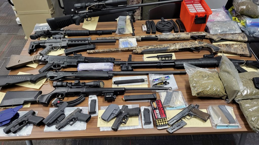 3 brothers charged after police seize guns, drugs in Newmarket, Richmond Hill raids