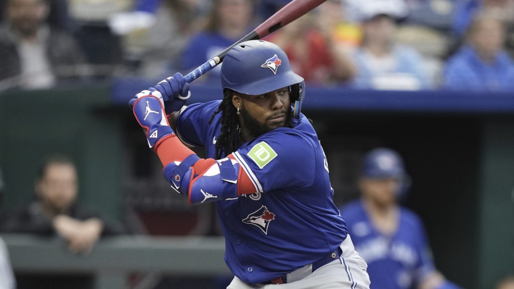 Guerrero's error proves costly for Blue Jays in one-run loss to Royals