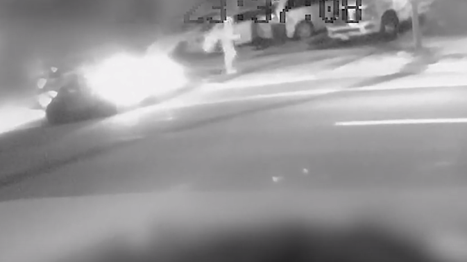 Video shows suspect setting tow truck ablaze in Markham