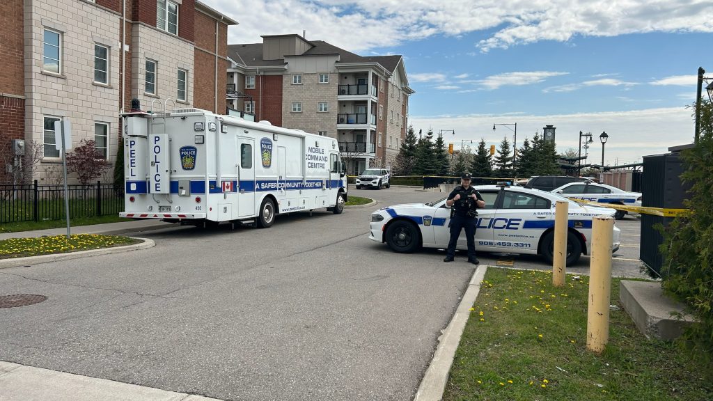 Man dead in stabbing at Brampton apartment, suspect wanted