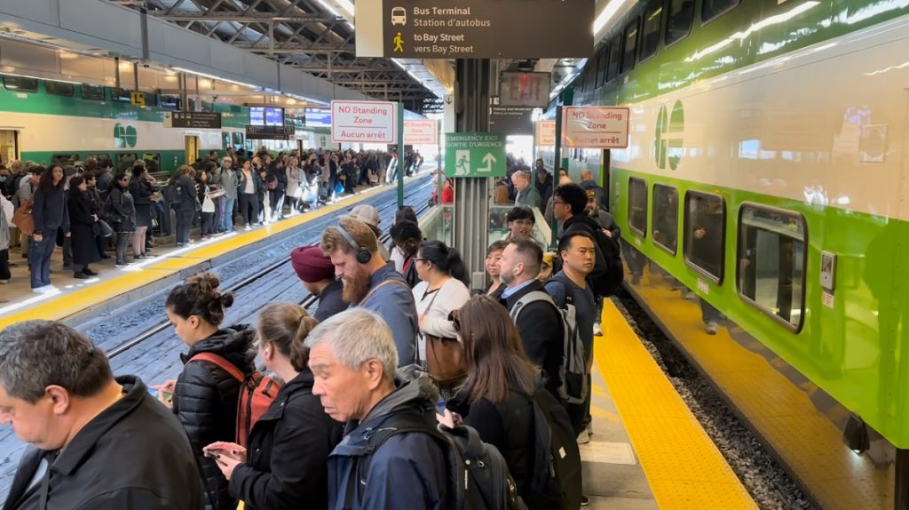GO Transit Lakeshore West line to see reduced weekend train service in May and June