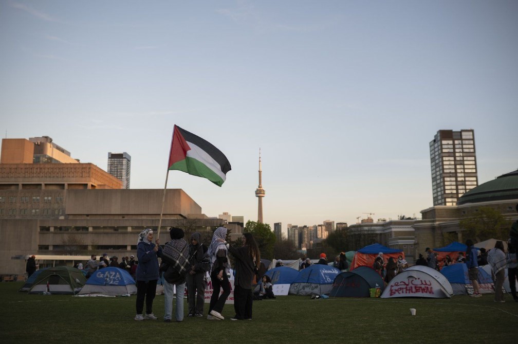 U of T sees 'way forward' after meeting with student protesters behind encampment