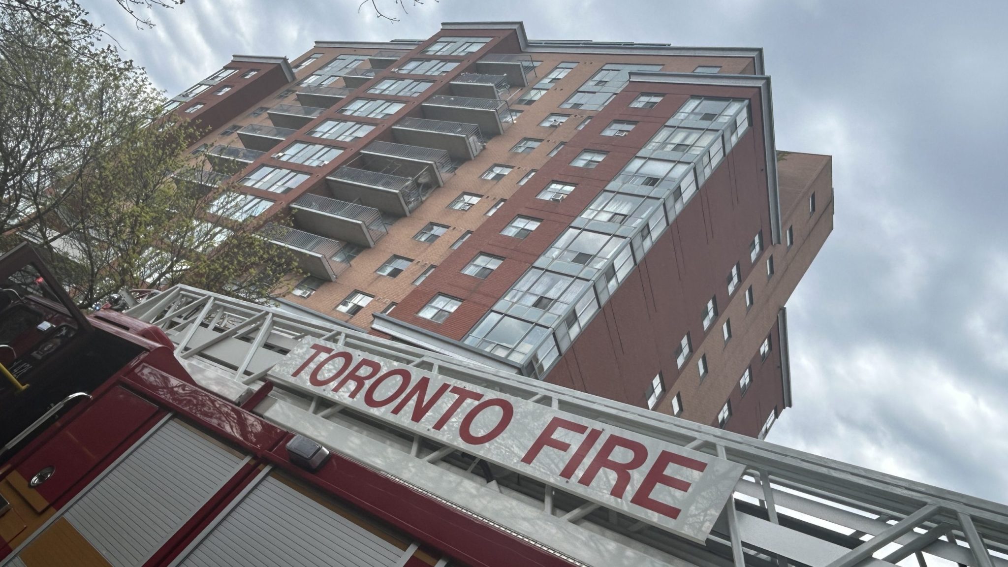 2 seriously injured after apartment fire in South Etobicoke