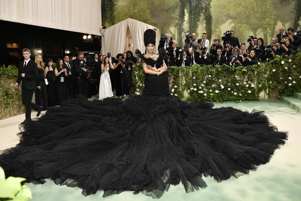 Met Gala hauls in record sum of more than $26 million to fund Costume ...