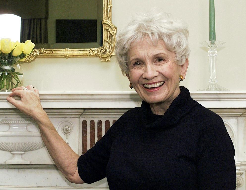Canadian author Alice Munro poses for a photograph at the Canadian Consulate's residence in New York on Oct. 28, 2002