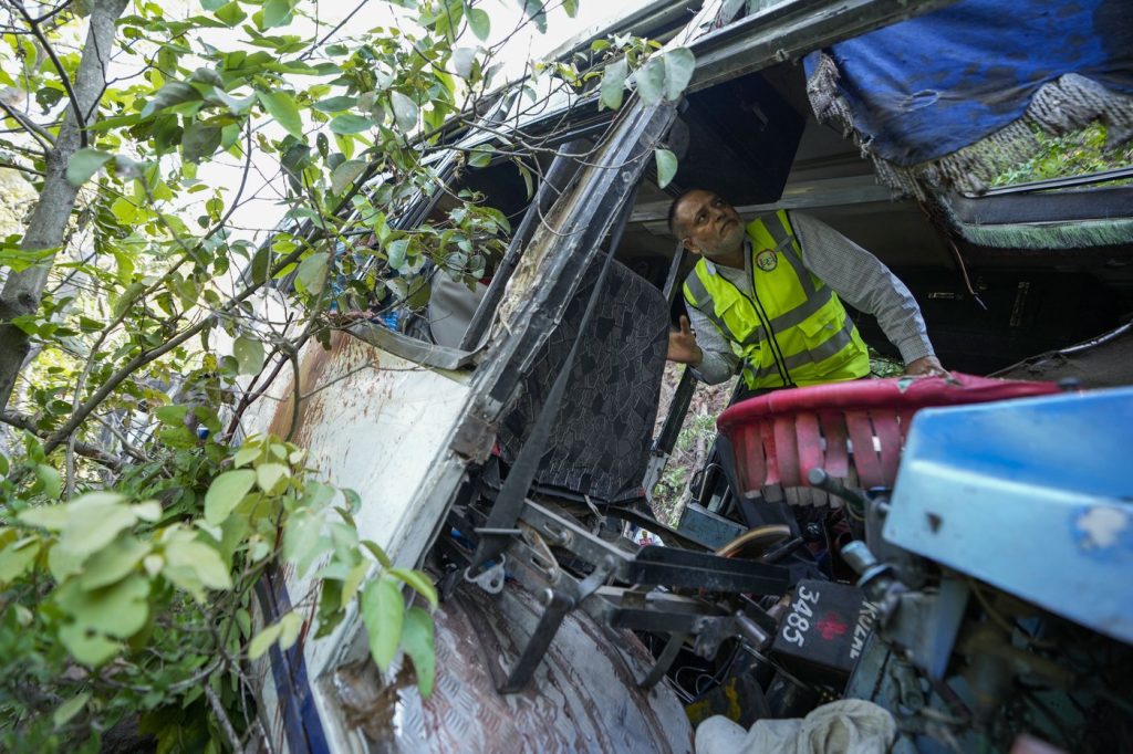 India investigates attack by suspected militants in Kashmir that killed 9 on Hindu pilgrimage