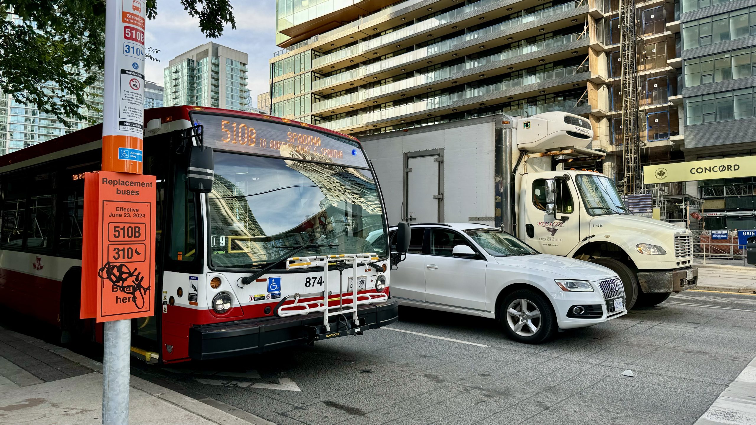 Toronto City Council to consider priority bus lanes, removal of some on-street parking on Spadina