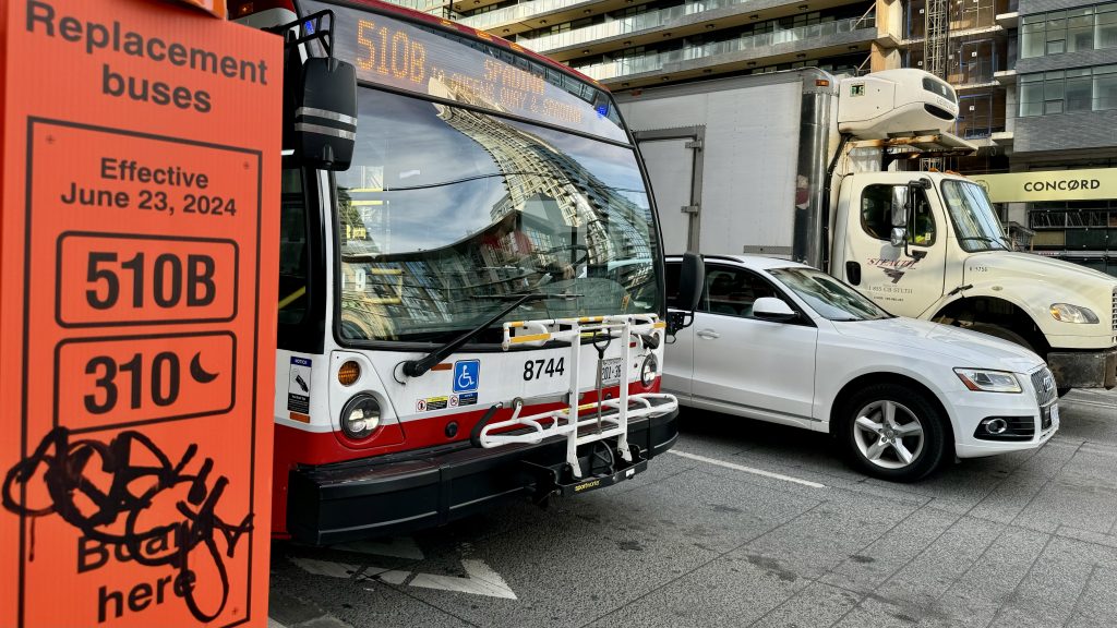 Chinatown store owners worry Spadina replacement bus bad for business