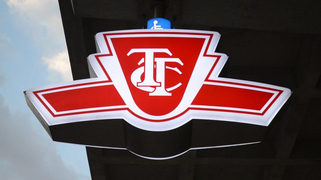 Man arrested for random assaults on TTC buses, allegedly swinging around sword