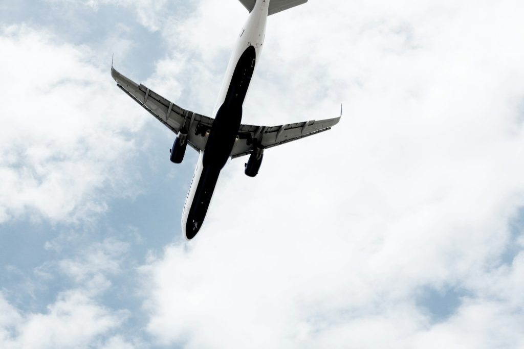 'Planes flying low and loud': Oakville residents say flight traffic is a big nuisance