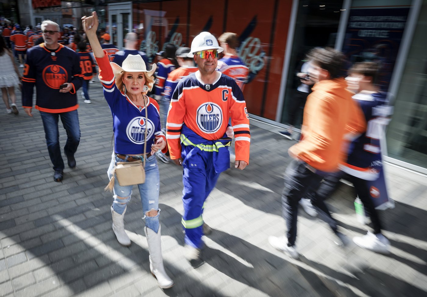 Cheering fans jam Edmonton plaza as Oilers force winnertakeall