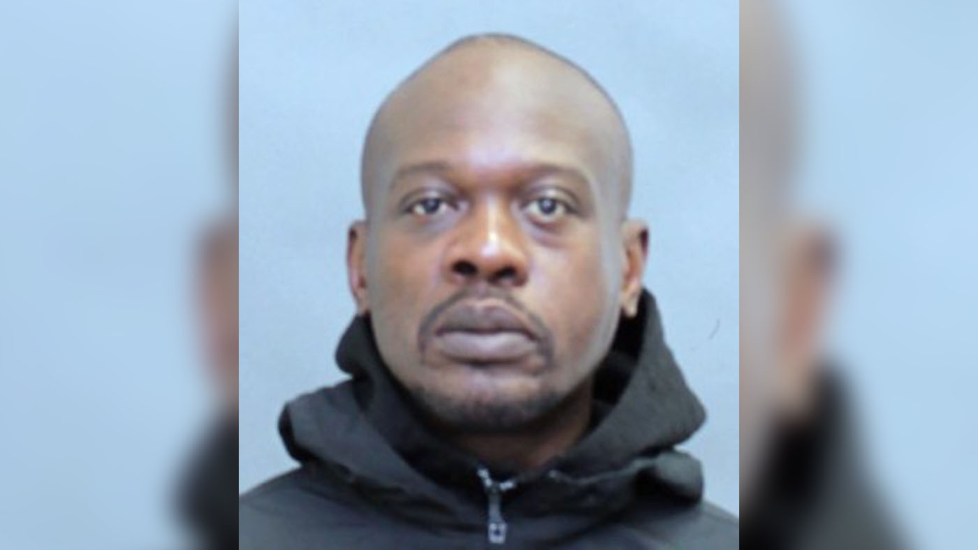 Suspect wanted for attempted murder after 2 people stabbed: Toronto police