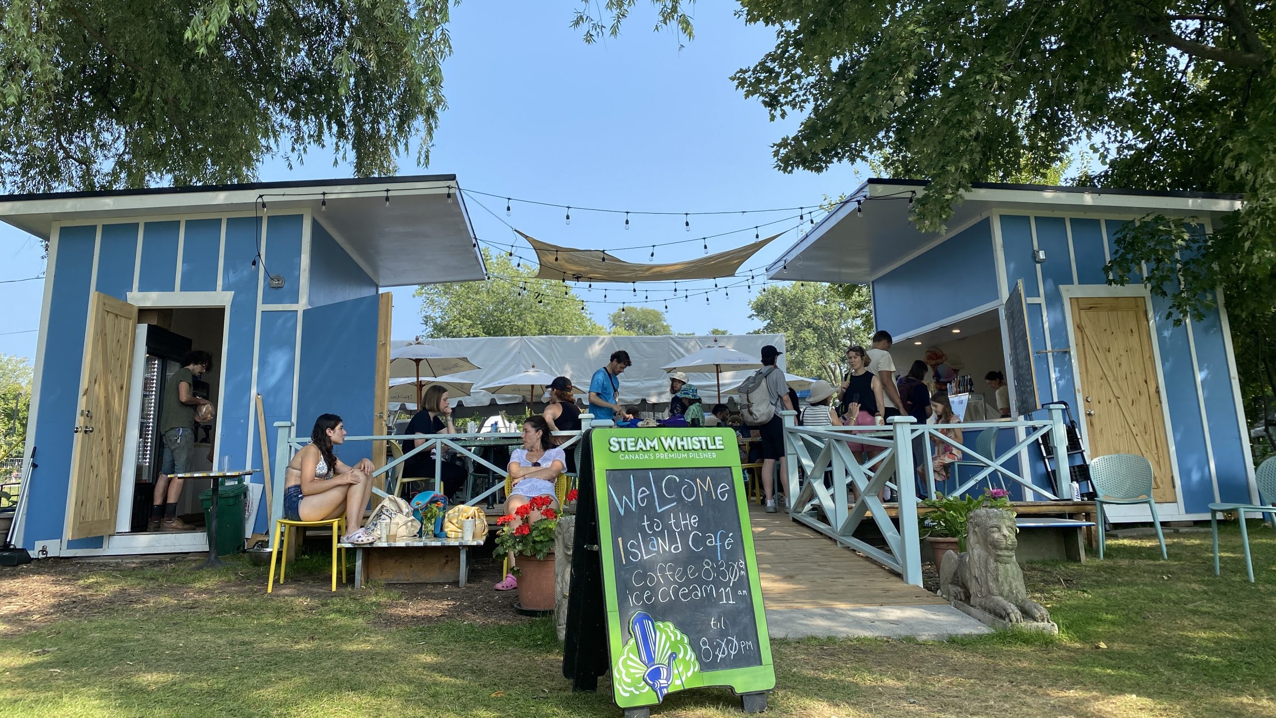 Toronto’s Island Café back in business after fire, food bank donations going strong