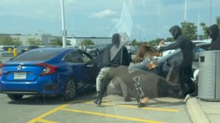 Photos submitted from an eyewitness show an attempted abduction at Vaughan Mills. (Photo: Ken L.)