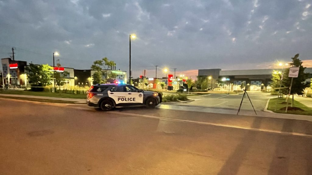 Video shows suspects spraying a North York plaza with bullets