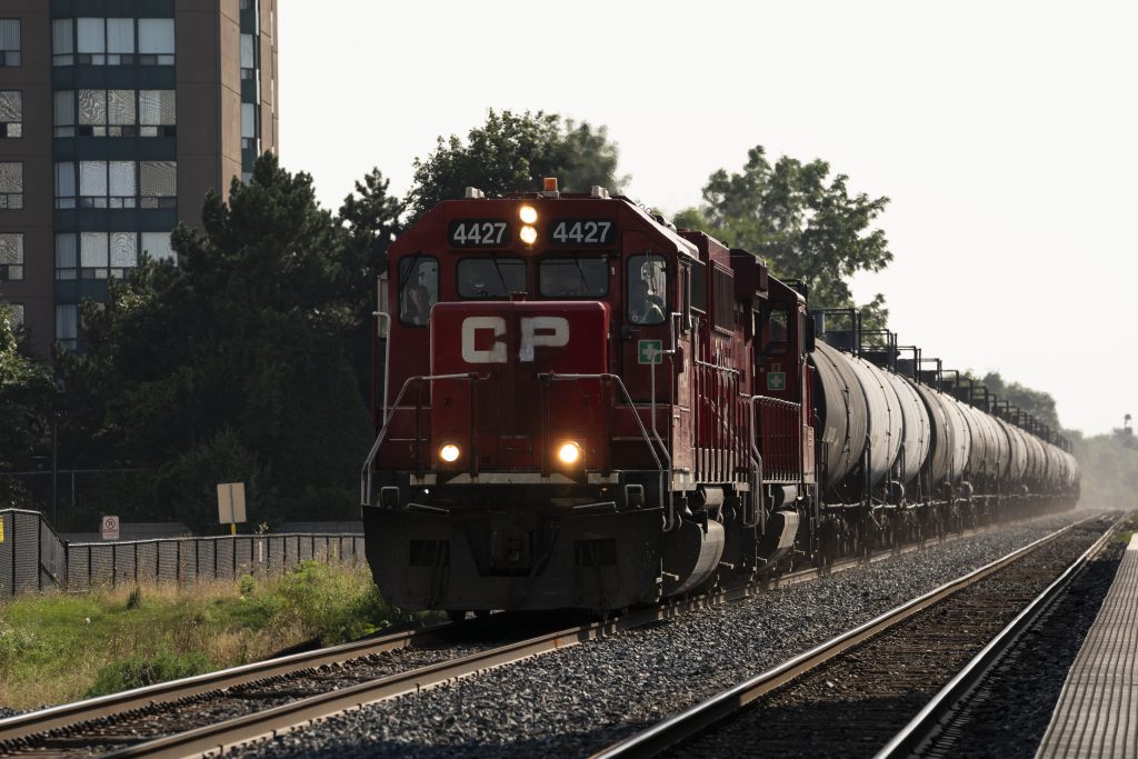 A CP train comes through Cooksville Go Station