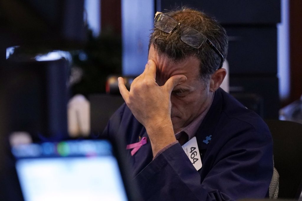 Dow drops 760 points, and Japanese stocks suffer worst crash since 1987 amid U.S. economy worries