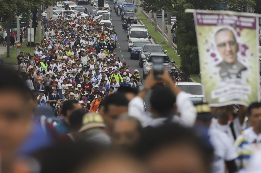 Salvadorans honoring Saint Óscar Romero: During these difficult times, he is like a ray of hope