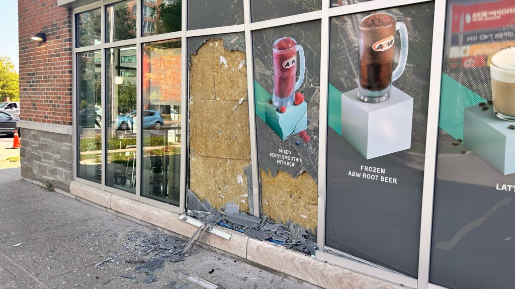 Vehicle crashes into Scarborough fast-food restaurant 