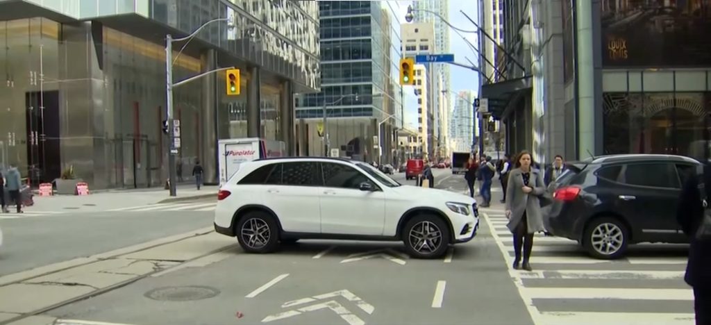 City to announce steeper fines for drivers caught 'blocking the box' in Toronto