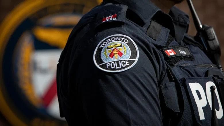 Toronto police officer shot during vehicle stop near Yonge and Eglinton