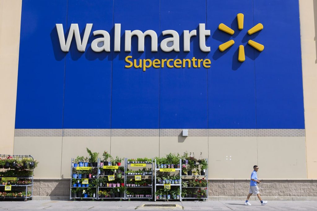 Ontario labour board certifies Unifor to represent workers at Walmart warehouse