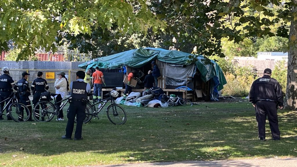 City of Toronto staff move to clear out Allan Gardens encampments